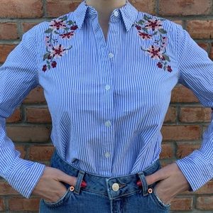 BARELY WORN LIKE NEW! Beautiful button down shirt